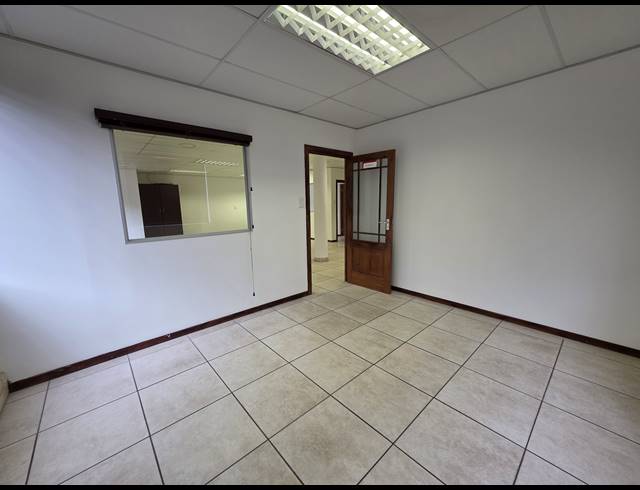 172M² OFFICE TO LET IN HONEYDEW